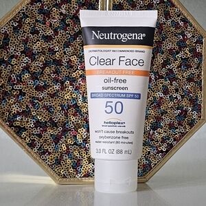 🟢 3 for $30 🟢 NEUTROGENA CLEAR FACE SUNSCREEN SPF 50
